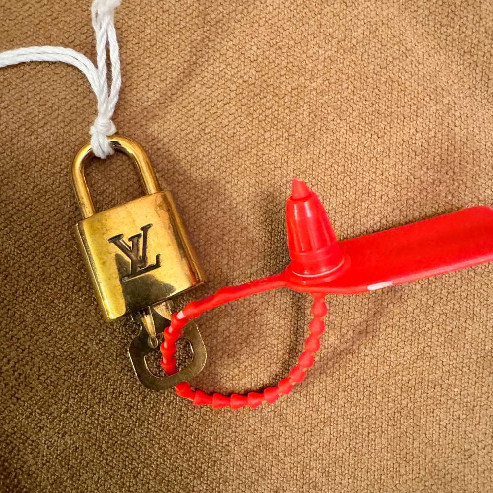 LV LOCK AND KEY